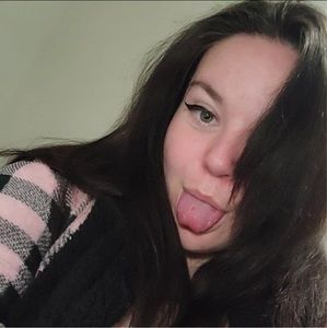 Meet your Posher, Hali